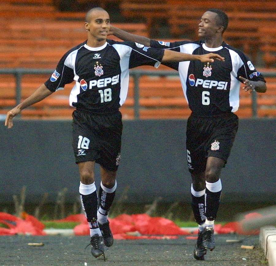 Kléber e Deivid, campeões do Torneio Rio-São Paulo pelo Corinthians