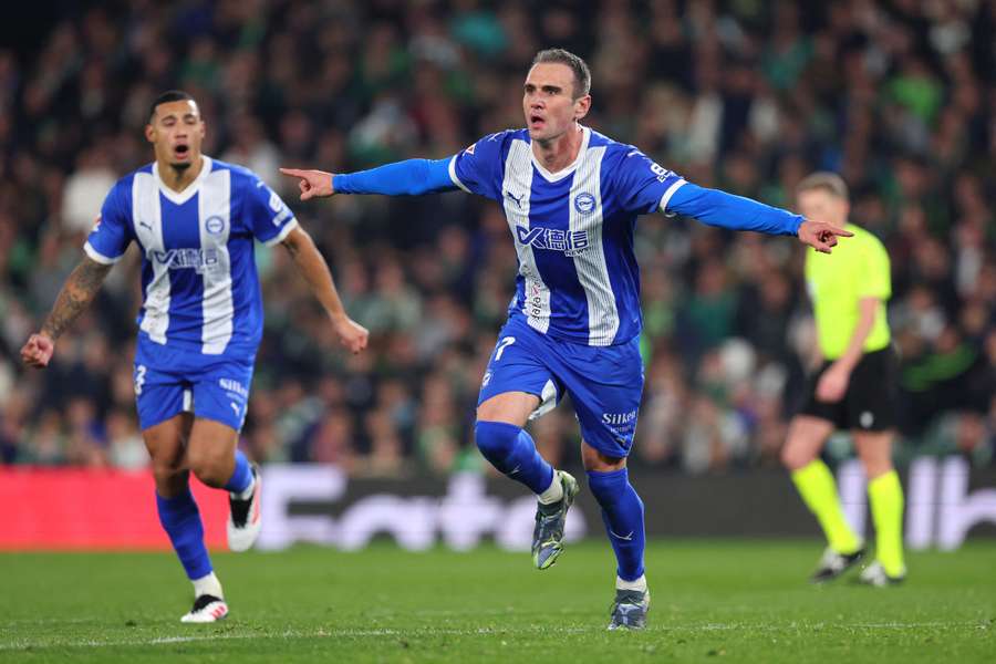 Kike García celebra uno de sus goles en el Villamarín