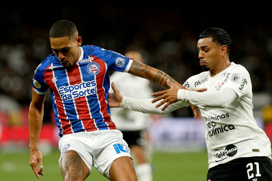 Bahia e Corinthians fazem duelo de opostos neste domingo (21) em Salvador