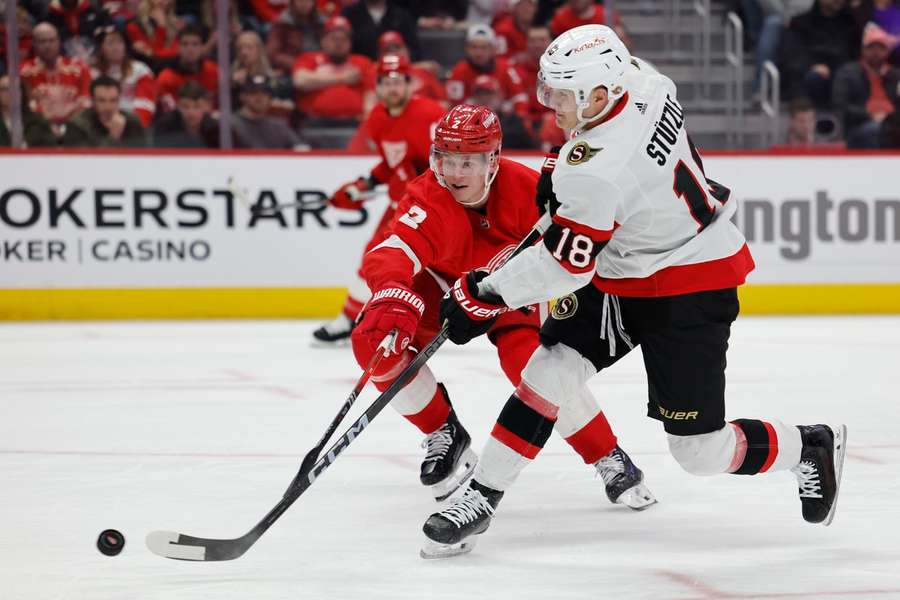 NHL: Tim Stützles (r.) Ottawa Senators besiegten Seiders Detroit Red Wings mit 3:2 nach Verlängerung.
