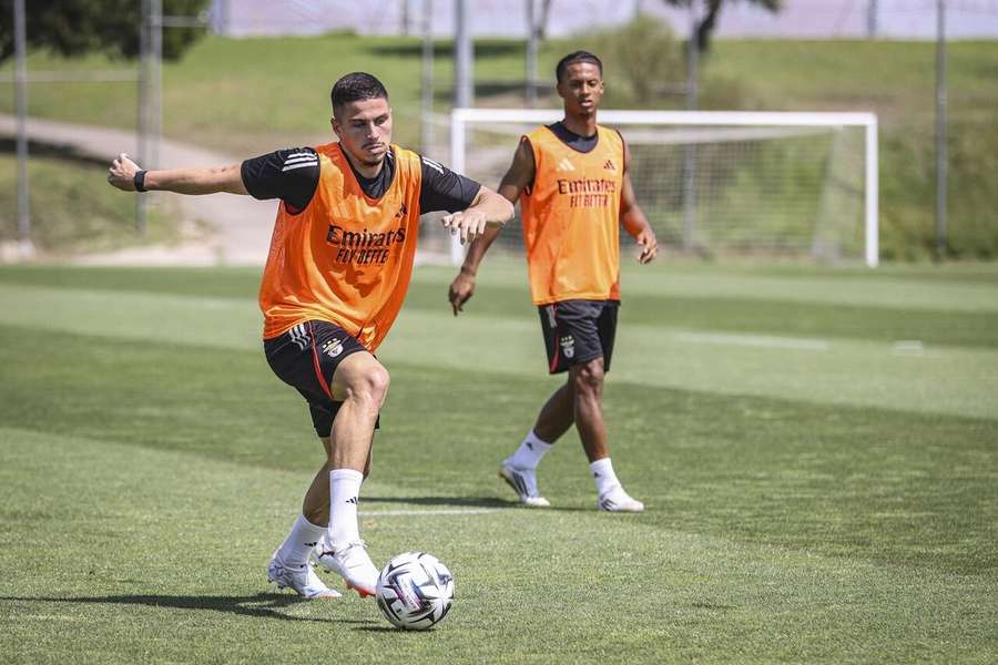 Ivanovic no primeiro treino com o Benfica