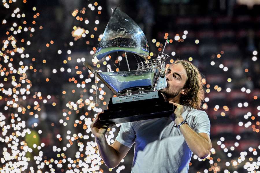 Tsitsipas levanta el título de campeón del ATP 500 de Dubái