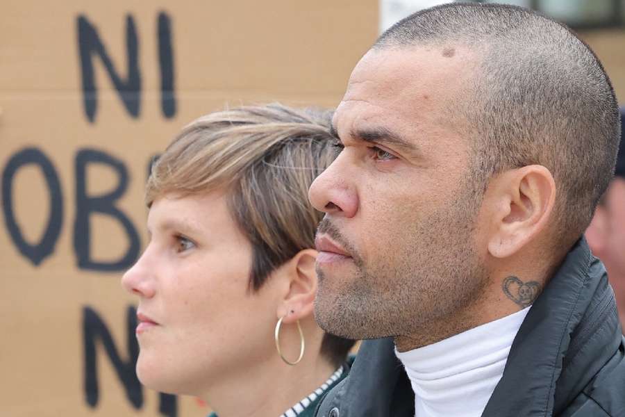 Daniel Alves deixa cadeia após 14 meses em prisão preventiva
