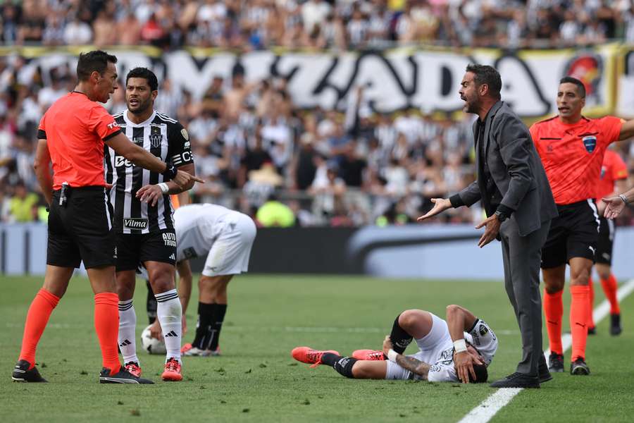Artur Jorge enfrentou o Atlético-MG de Hulk na final da Libertadores de 2024