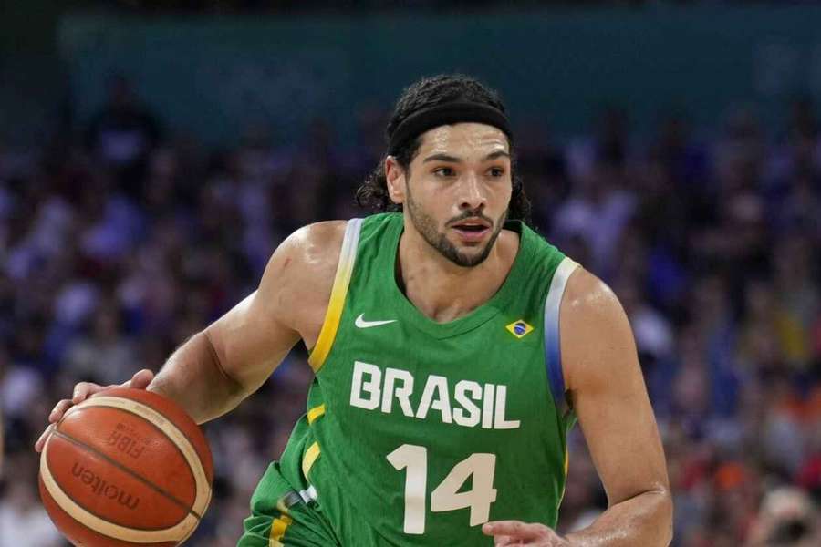 Brasil vem de derrota para França em estreia no basquete