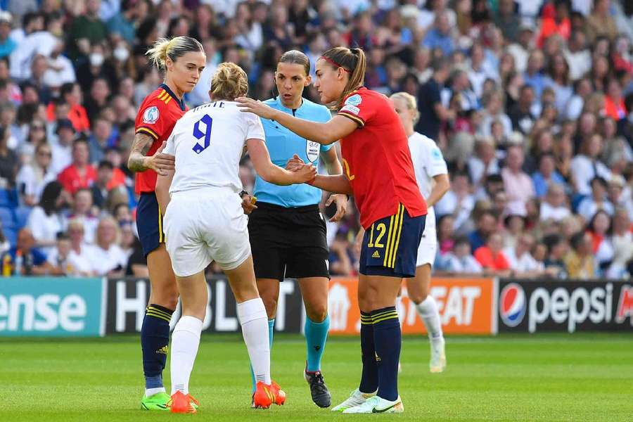 Patri Guijarro e Mapi León convocados por Montse Tomé.