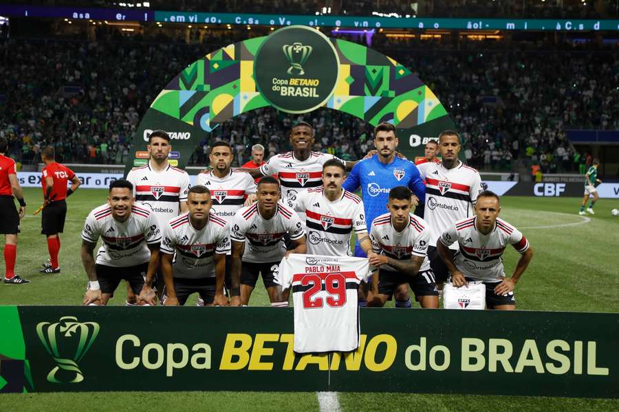 Jogadores do São Paulo homenagearam Pablo Maia antes da partida