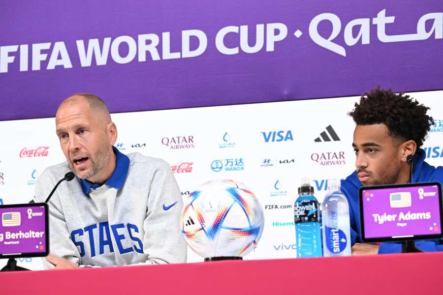 US-Coach Gregg Berhalter mit seinem WM-Kapitän Tyler Adams.