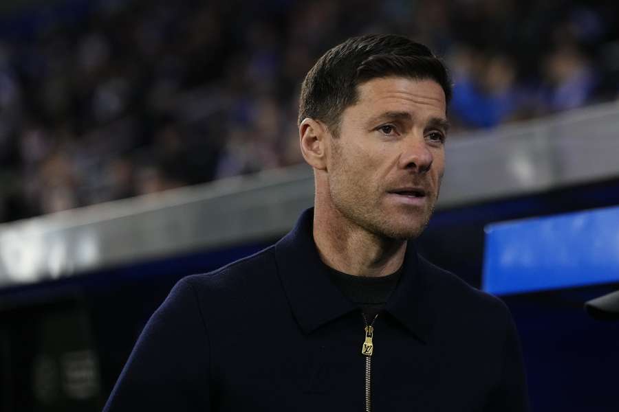 Xabi Alonso segue pressionado no Real Madrid