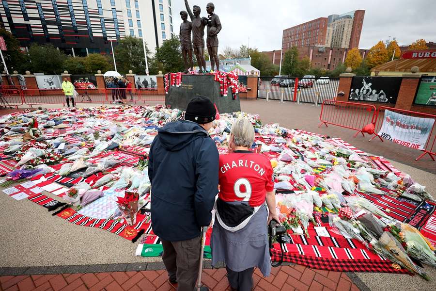 Die United-Fans werden Sir Bobby Charlton niemals vergessen.