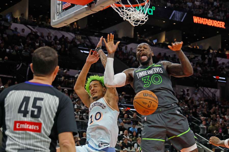 Wysokie double-double Sochana, choć Spurs gorsi od Timberwolves