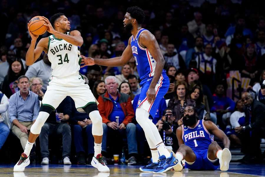 Giannis Antetokounmpo zaznamenal 21 bodů a táhl svůj tým za vítězstvím.