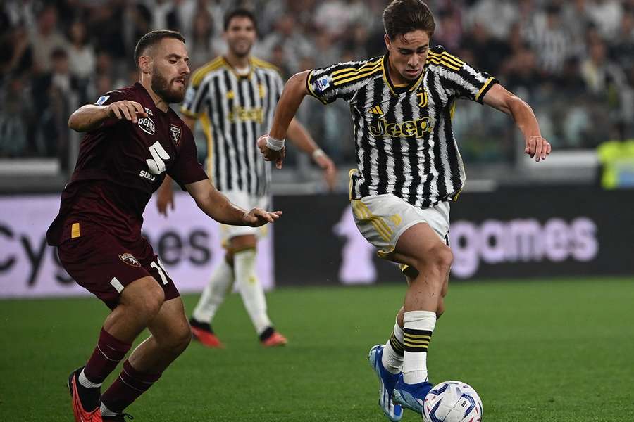 Dean Huijsen van Juventus eerder dit seizoen in actie tegen Torino