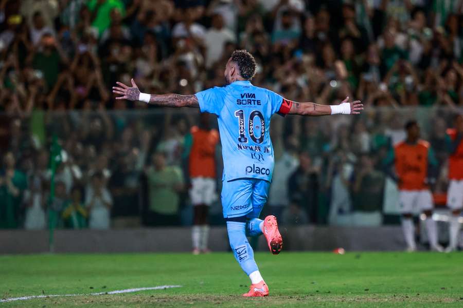 Neymar avec Santos mercredi. Neymar avec Santos mercredi.