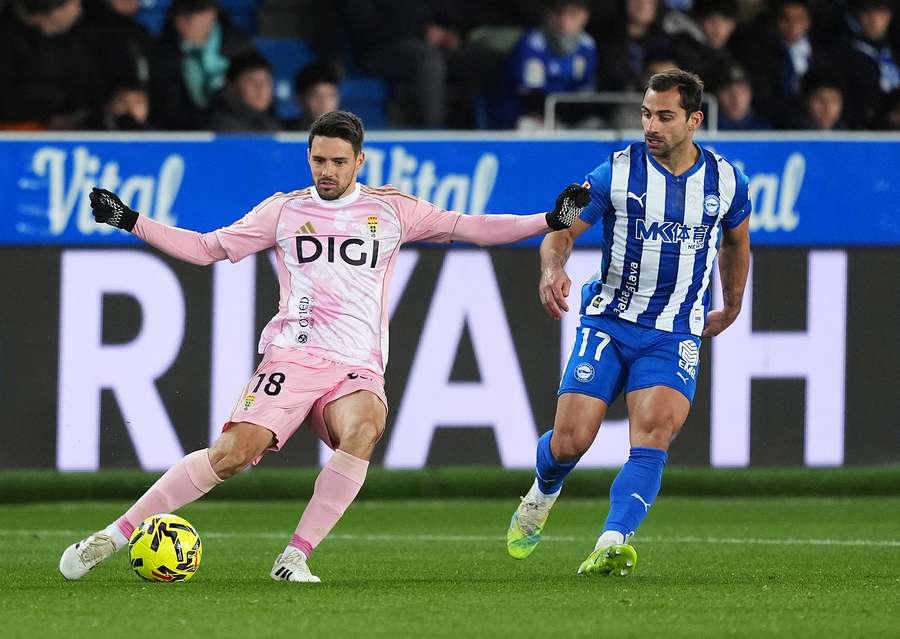 Josip Brekalo in action for Real Oviedo