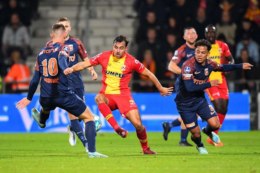 Vitesse redt in extra tijd punt bij Go Ahead Eagles; komt terug van 2-0 achterstand