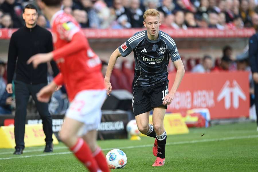 Eintracht Frankfurt expect Prem, LaLiga offers for Larsson Eintracht Frankfurt expect Prem, LaLiga offers for Larsson