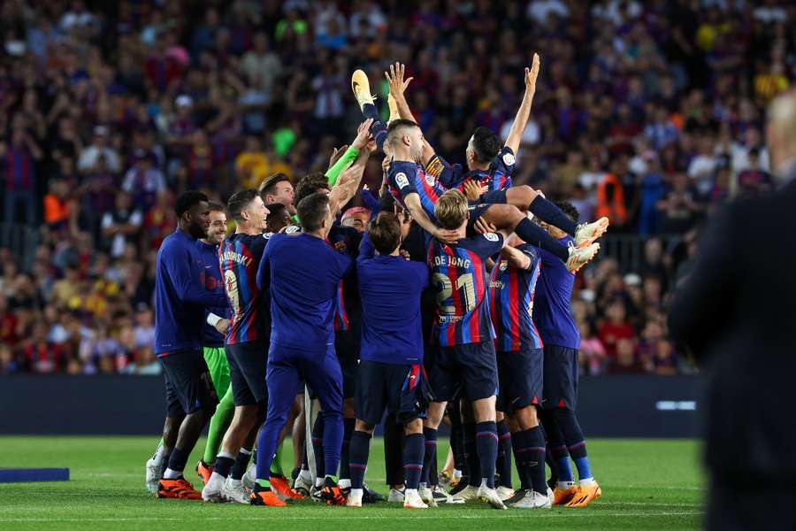 El Barça homenajea a Sergio Busquets y Jordi Alba en el último partido en el Camp Nou El Barça homenajea a Sergio Busquets y Jordi Alba en el último partido en el Camp Nou