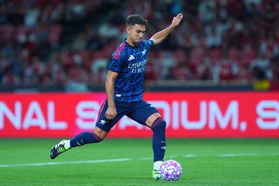 Martín Zubimendi v dresu Arsenalu v přátelském utkání proti AC Milán.