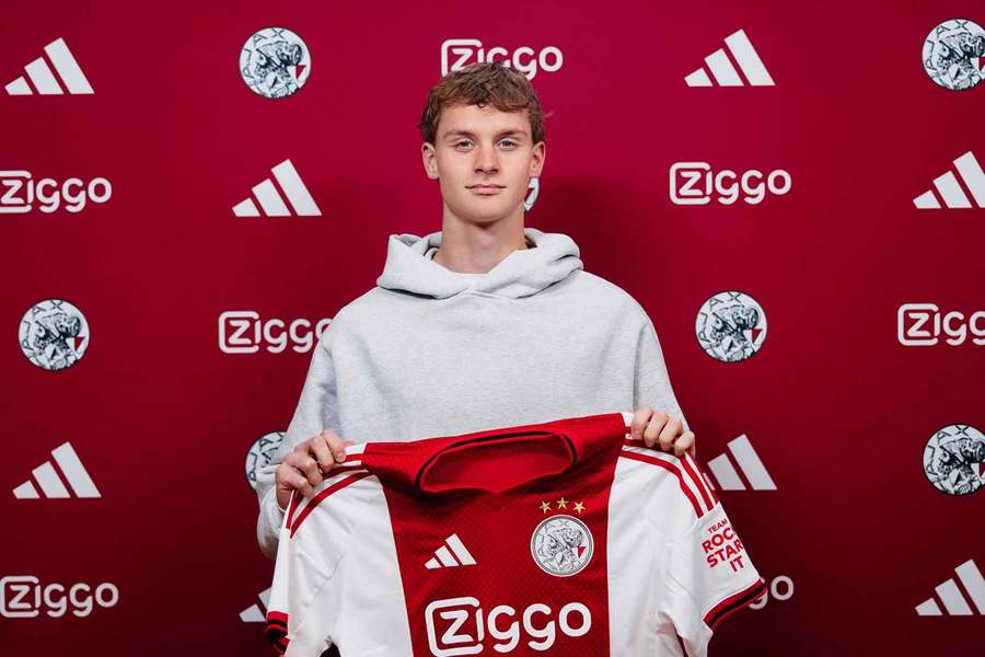 Dres Ajaxu bude oblékat Maximilian Ibrahimovič.