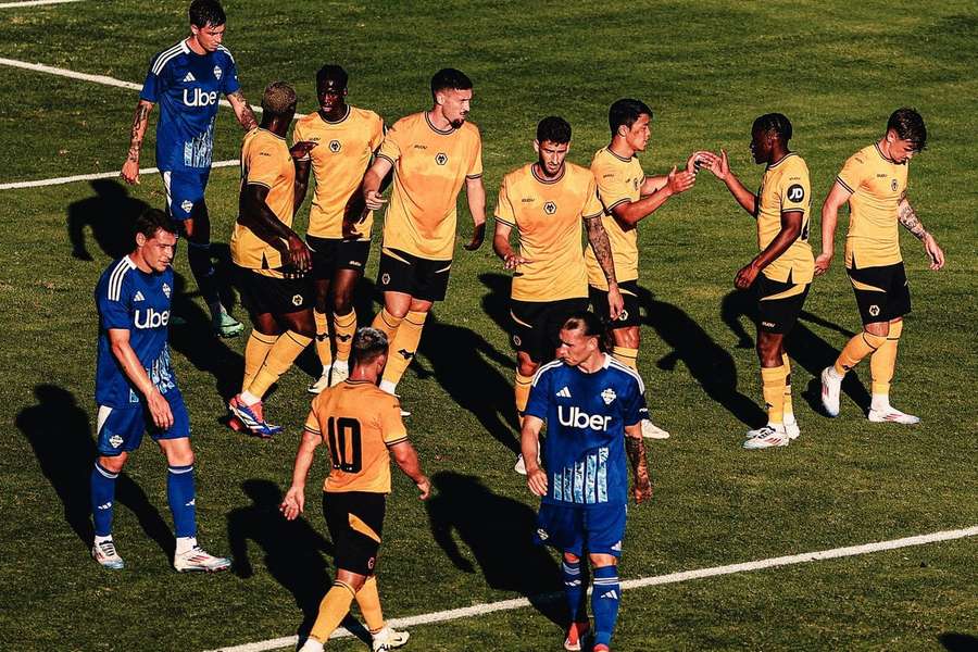 Wolverhampton venceu o Como, de Itália, por 1-0