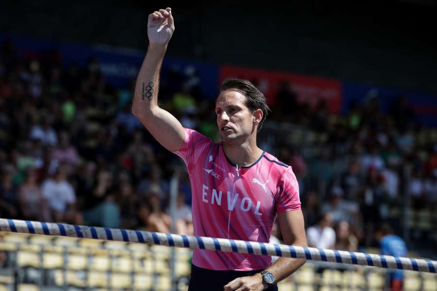 Lavillenie a échoué à trois reprises à 5,51 m, sa barre d'entrée dans le concours, et est apparu manifestement agacé. 