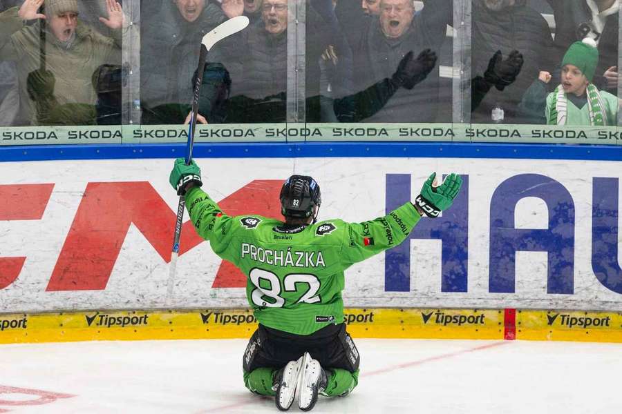 Ondřej Procházka slaví gól v pardubické brance.