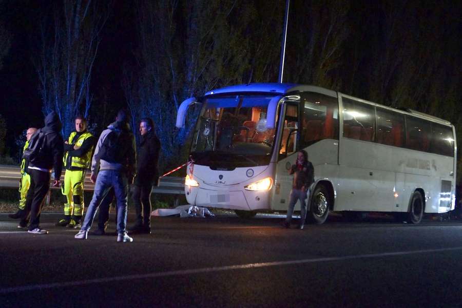 O autocarro atacado por hooligans