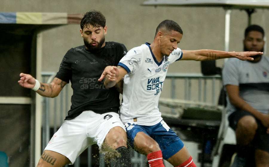 Corinthians e Bahia fizeram um jogo acirrado em Salvador