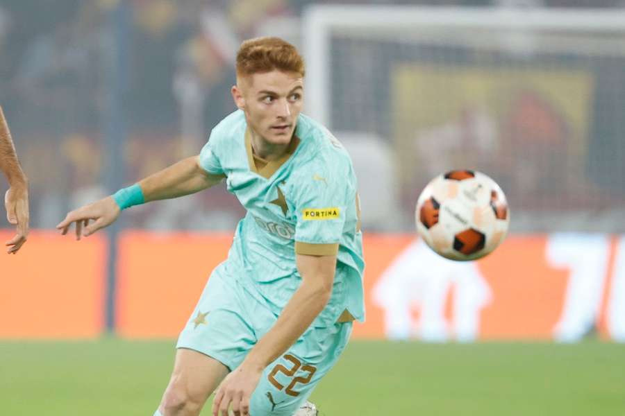 Dumitrescu a evoluat 64 de minute pentru Slavia Praga în duelul cu AS Roma