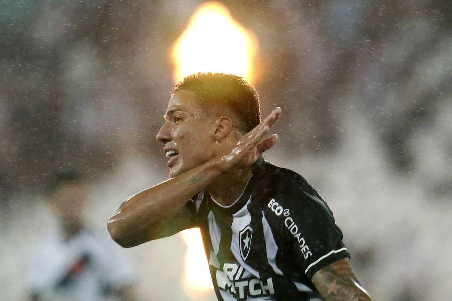 Carlos Alberto fechou o placar para o Botafogo contra o Vasco