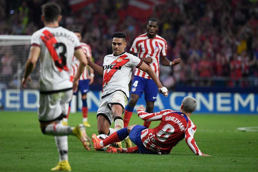 Radamel Falcao marcó ante su ex equipo el tanto con el que el Rayo empató en el Metropolitano. 