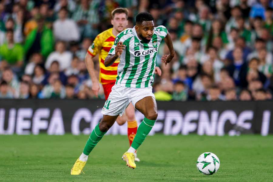 Cédric Bakambu en el partido de ida