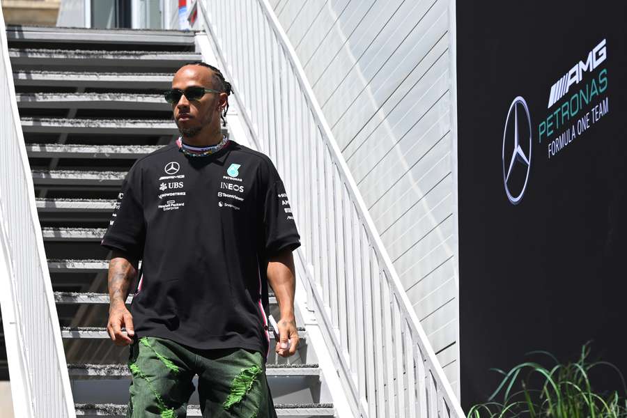 Lewis Hamilton revelou que está a trabalhar com a Mercedes tendo em vista a continuidade