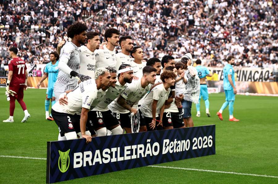 Corinthians atravessa grave crise financeira Corinthians atravessa grave crise financeira