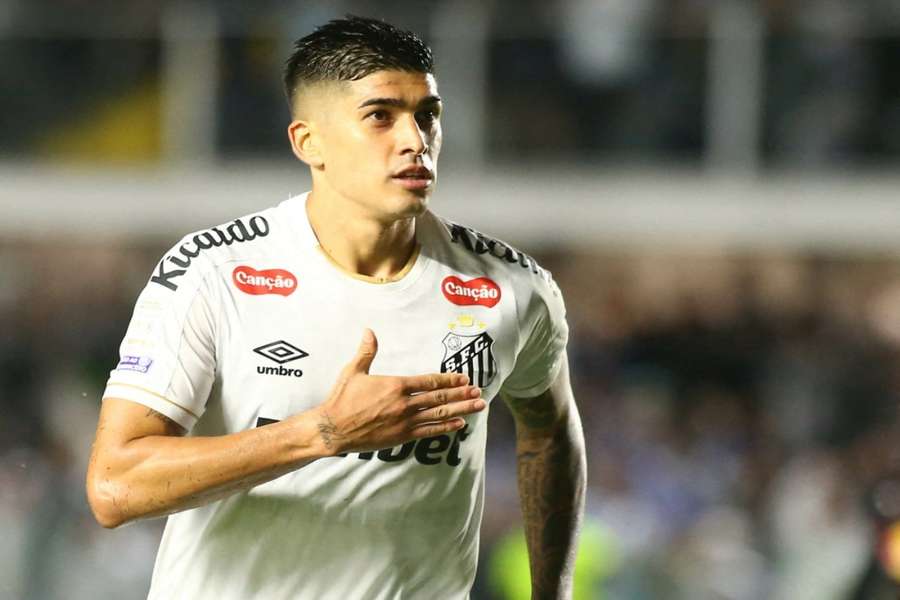 Adonis Frías vuelve a México para reencontrarse con Crespo Adonis Frías vuelve a México para reencontrarse con Crespo