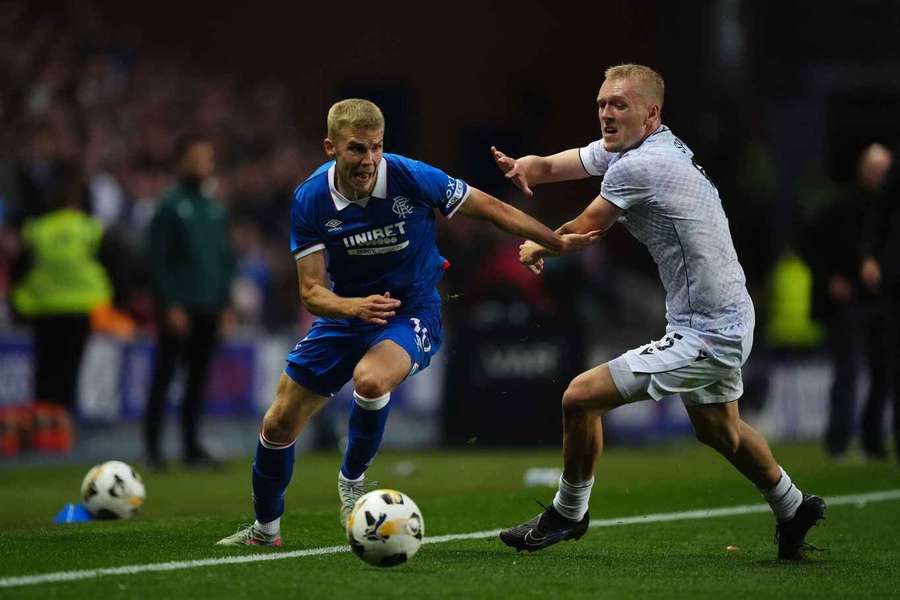 Plzeňští obránci marně chytali náběhy hráčů Rangers. 