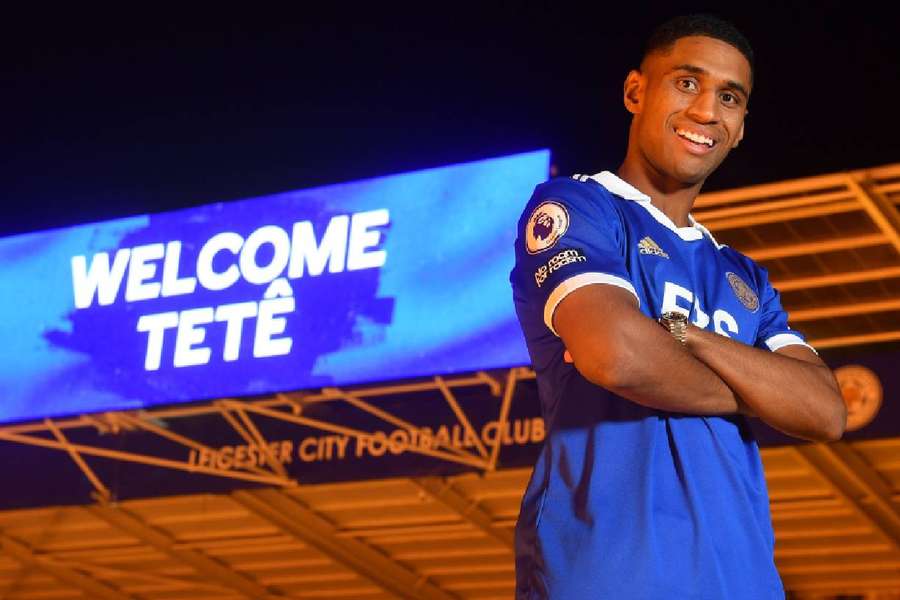 Tetê é apresentado com pompa pelo Leicester City