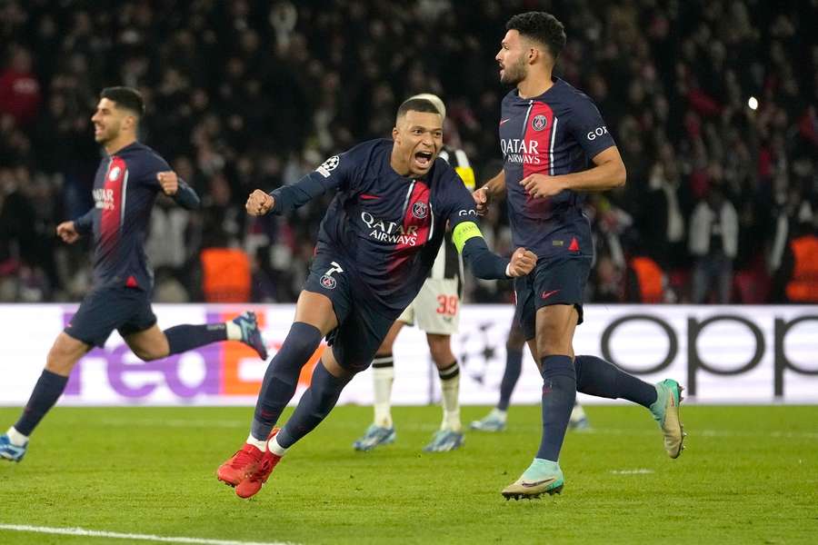 Mbappe viert late goal tegen Newcastle