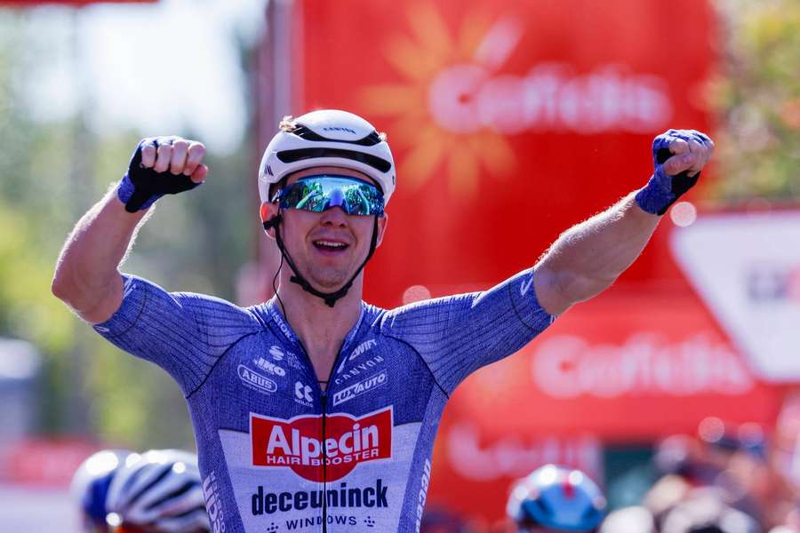 Groves wygrał niedzielny etap Vuelta a Espana, drugi Van Aert liderem