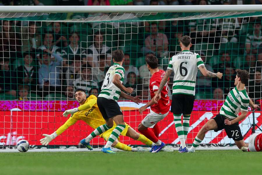 Gonçalo Paciência teve um golo anulado e marcou um válido