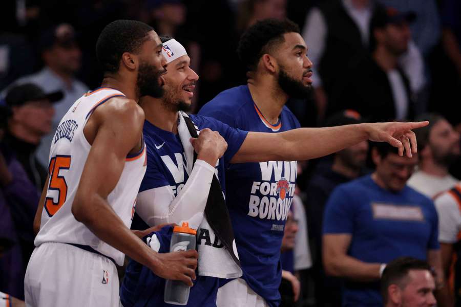 Les New York Knicks célébrant leur avantage sur Boston avant de l'emporter cette nuit.