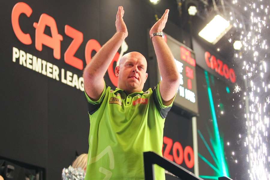 Van Gerwen staat met vijf punten in de middenmoot van de Premier League