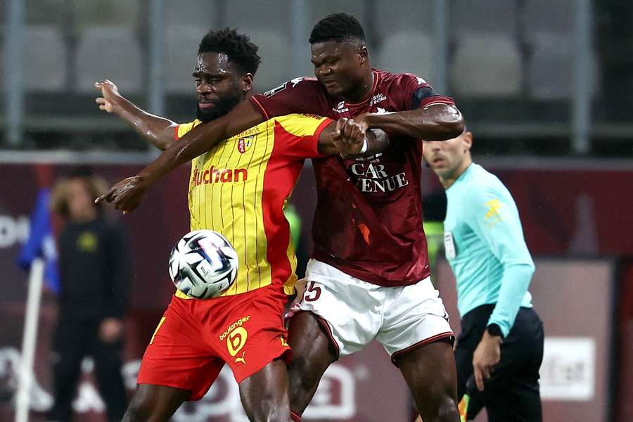 Terry Yegba and Lens' French forward Odsonne Edouard battle for the ball