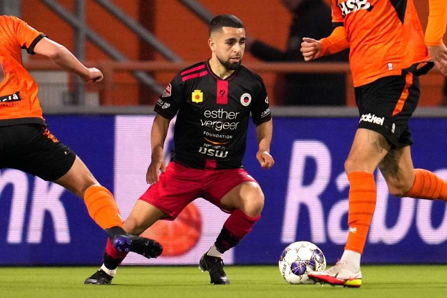 Marouan Azarkan in actie voor Excelsior tijdens de KKD-wedstrijd tegen Volendam vorig seizoen, die eindigde in 2-5