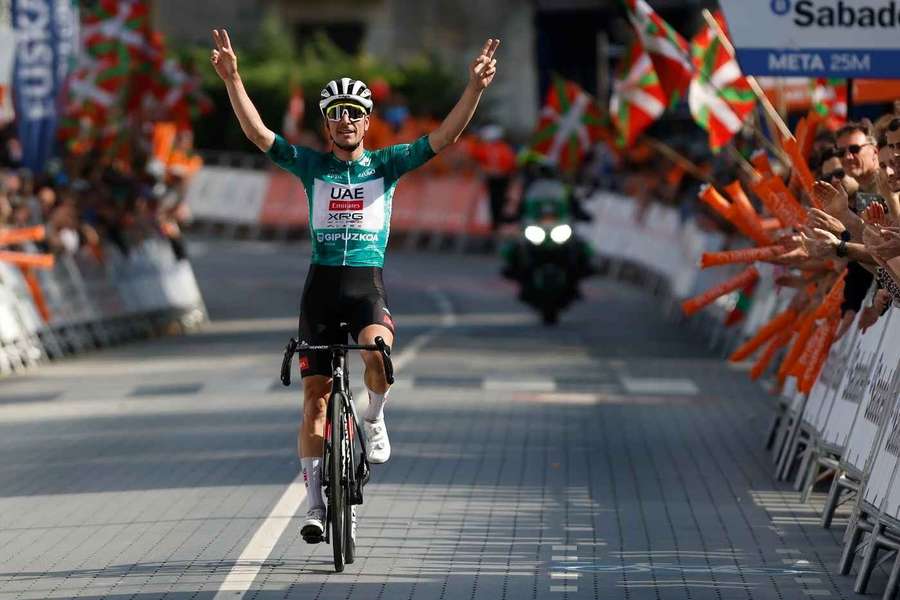 Almeida domina en la cuarta etapa.