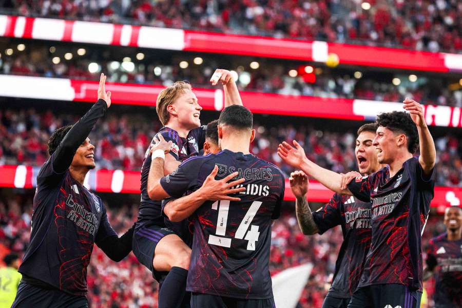 Benfica venceu o AFS na Luz antes do Real Madrid Benfica venceu o AFS na Luz antes do Real Madrid