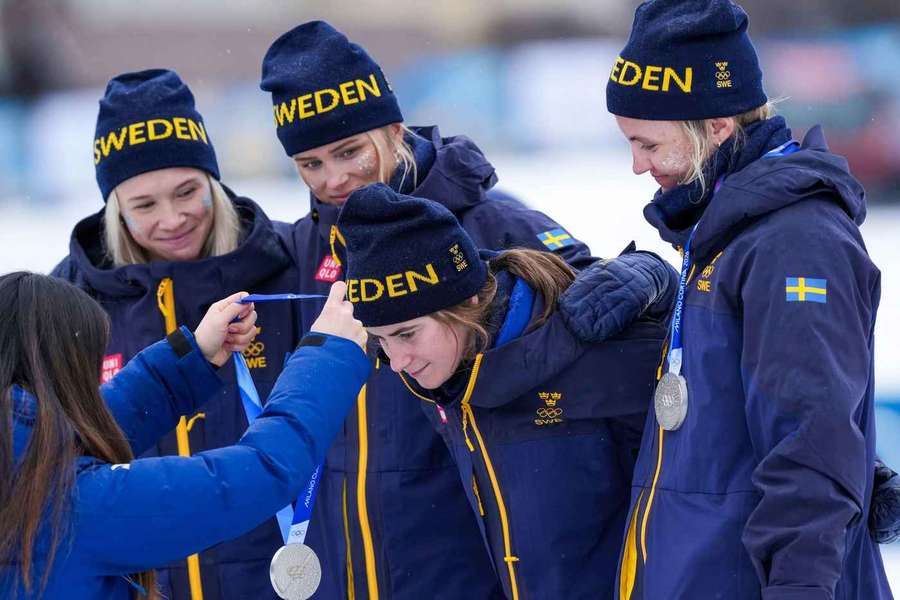 Ebba Andersson receives her relay silver medal