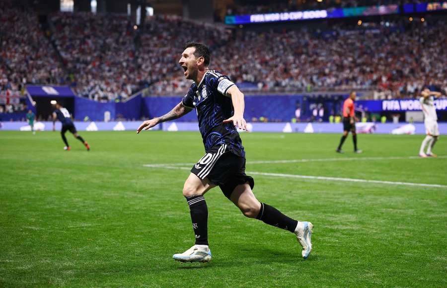 El talento de Messi no pasó desapercibido por mucho tiempo El talento de Messi no pasó desapercibido por mucho tiempo