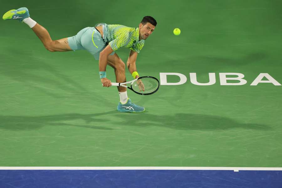 Djokovic à Dubaï lors de son match perdu face à Medvedev.